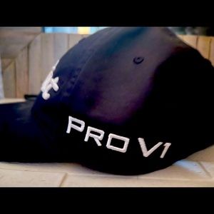 Black Titleist ball cat woman or man